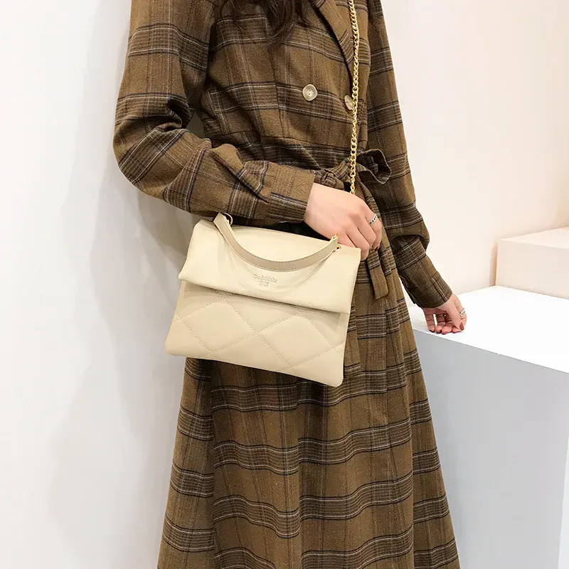 Women Simple Solid Color Metal Chain Rhombus Stitching Bag - Image 3