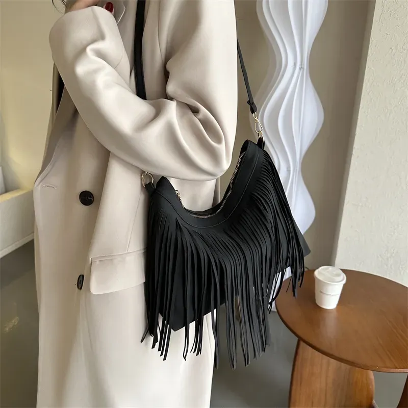 Women'S Fashionable Solid Color Tassel Large Capacity Shoulder Bag - Image 3