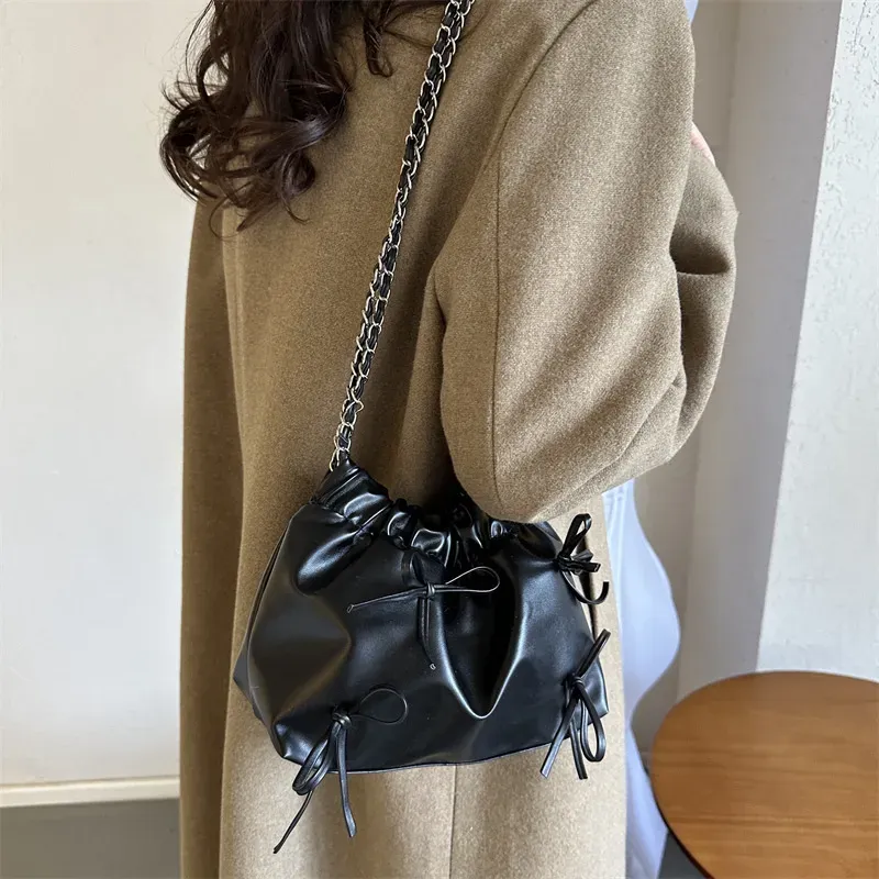 Women Fashion Casual Large Capacity PU Bucket Shoulder Bag - Image 4