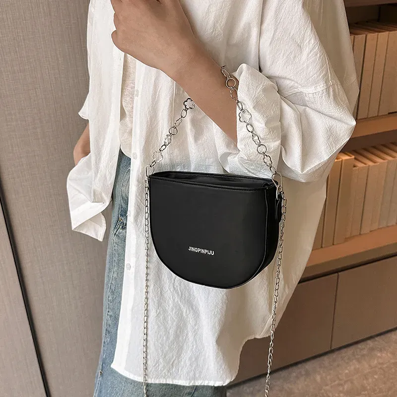 Women Simple Chain Crossbody Bag - Image 3