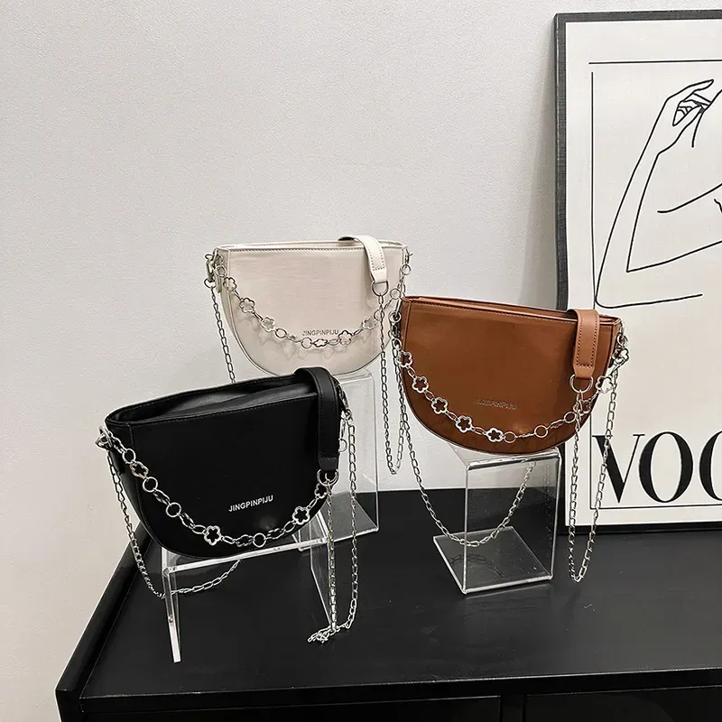 Women Simple Chain Crossbody Bag - Image 4