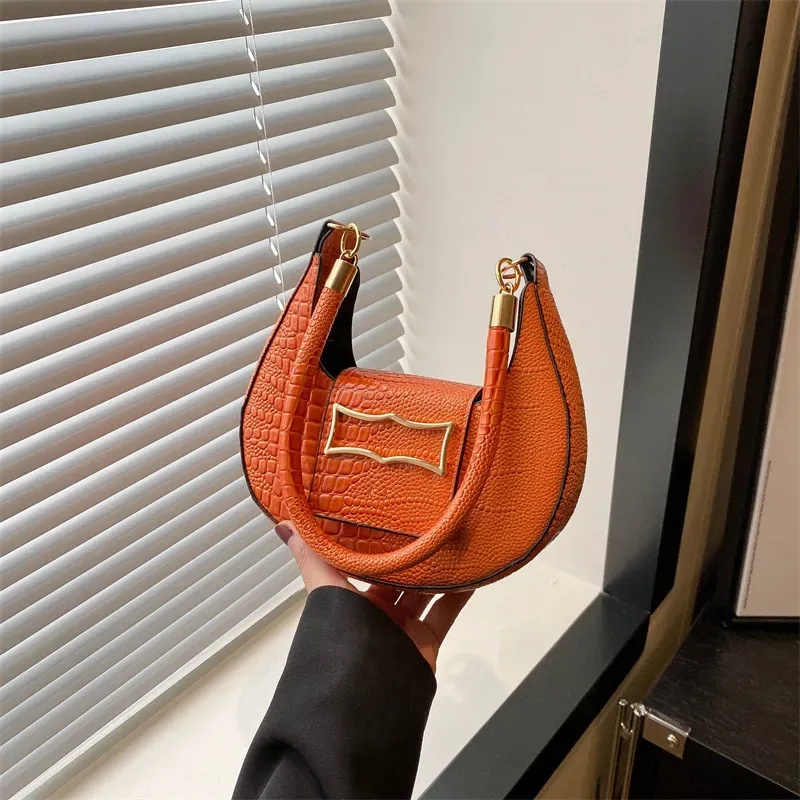 Simple And Fashionable Crocodile Pattern Solid Color Underarm Bag - Image 4